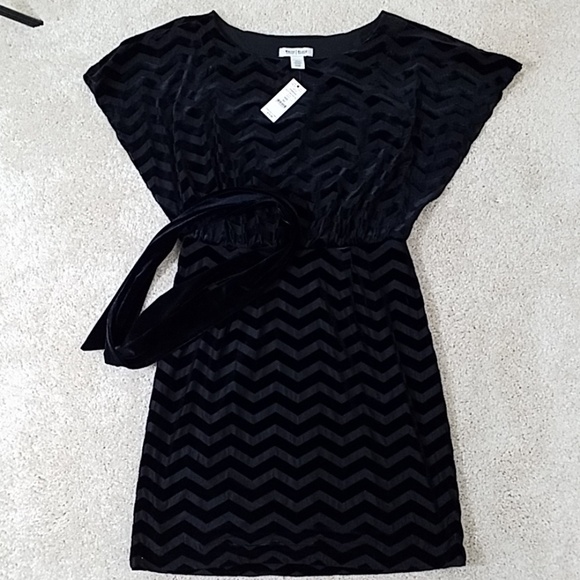 WHBM~Size XS~Black w/Zigzag Texture Belted Dress. - Picture 11 of 12